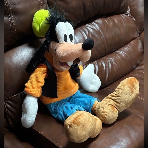 Disney Classic Goofy Plush - Picture 8 of 10